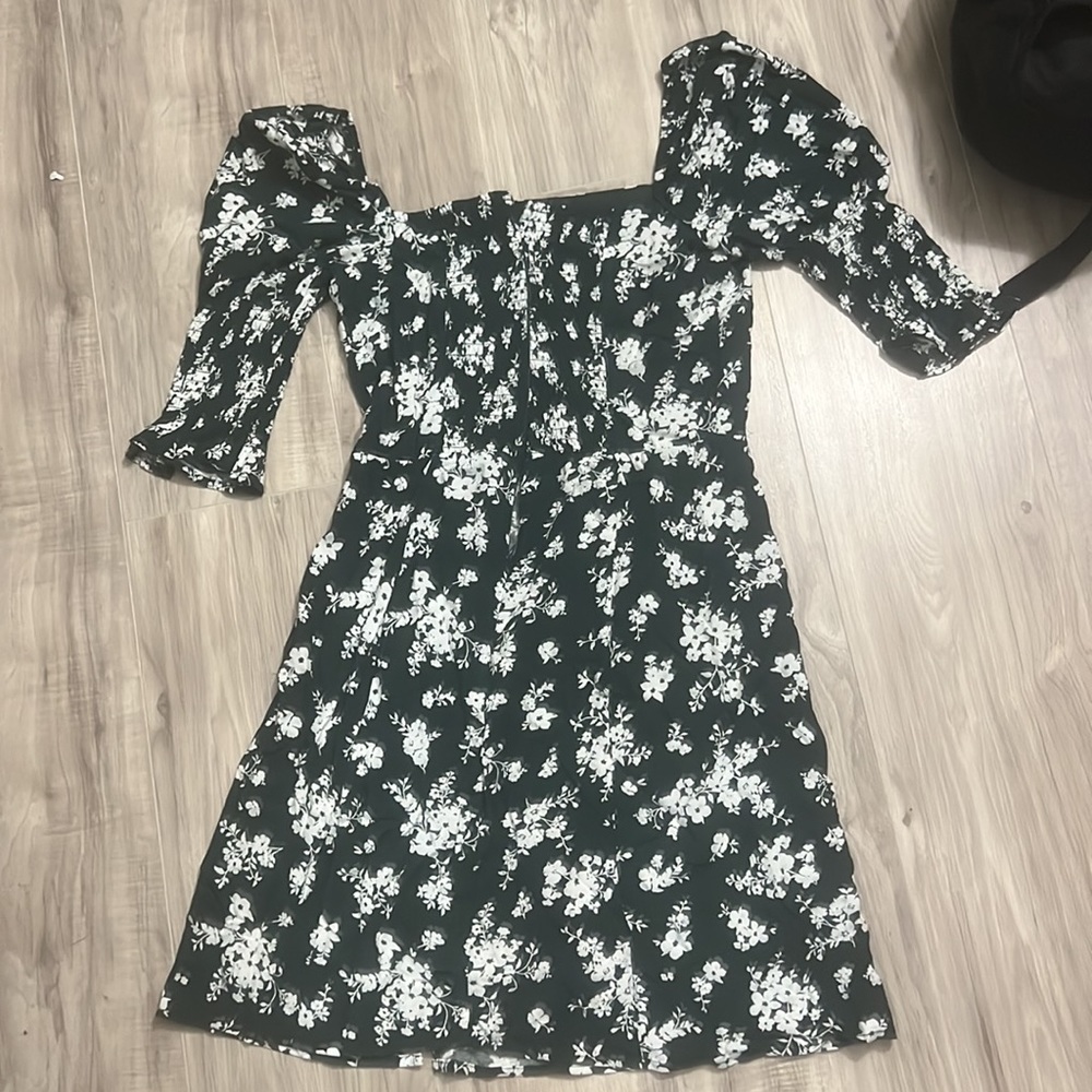 I don’t like it. I paid $65, selling for $35 or best offer. Never been worn. - Picture 6 of 6